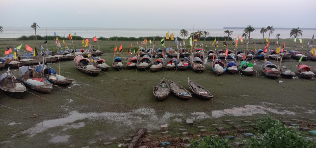 মেঘনা নদীতে ইলিশের আকাল, তজুমদ্দিনে অর্ধাহার-অনাহারে জেলে পরিবার